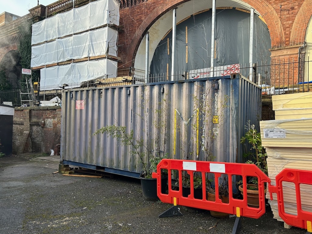 Shipping container